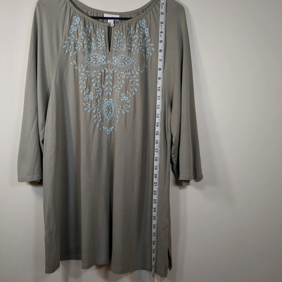 J Jill women's green with blue embroidery, tunic top, size M - Picture 3 of 8